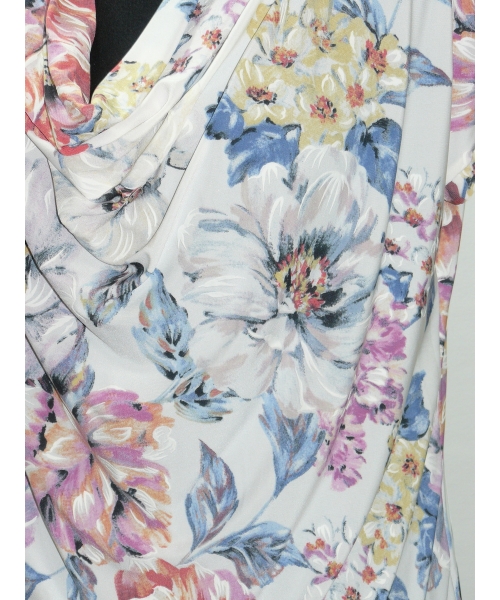 Bluzka z lejącym dekoltem typu woda - pastelowe kwiaty